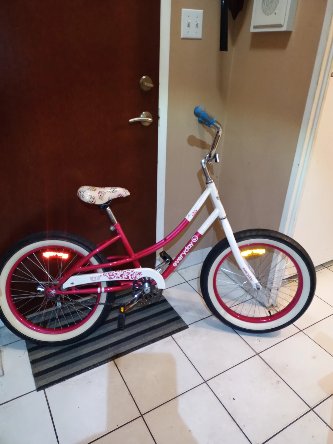 Everyday Shine Youth Comfort Bike - 20 inch - Selling As Is!!