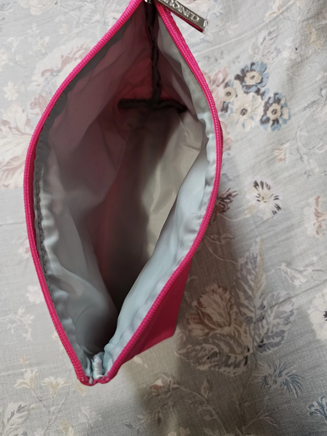 Clinique Hot Pink Makeup Pouch - photo 2