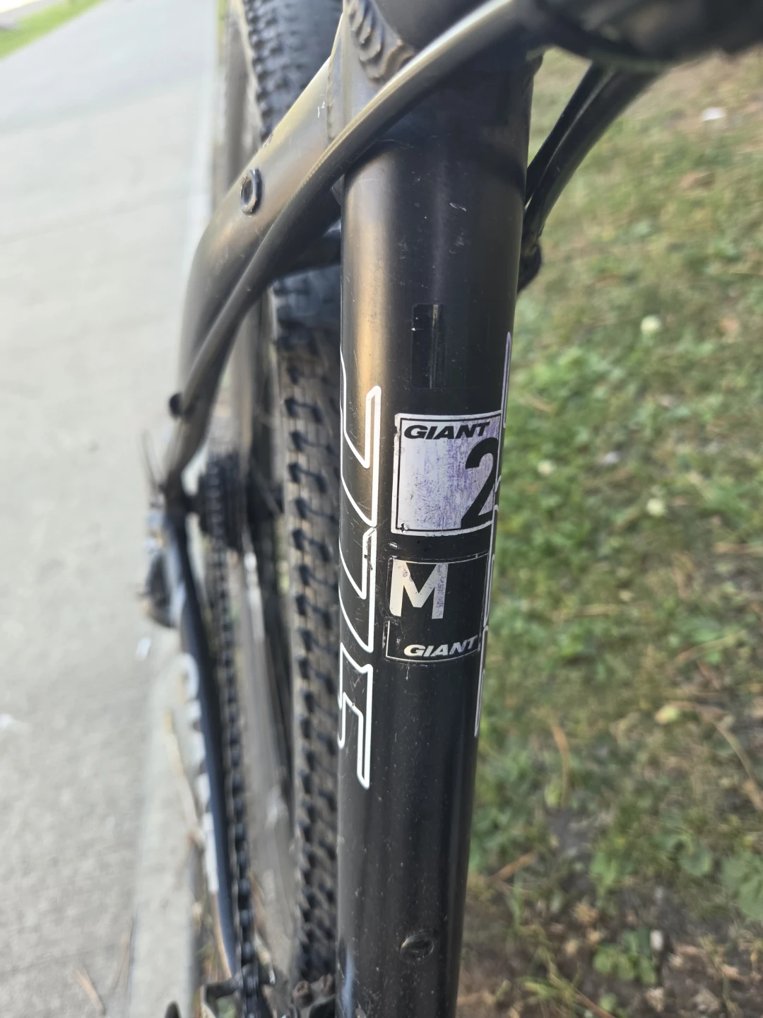 Giant mountain bike for sale - photo 3