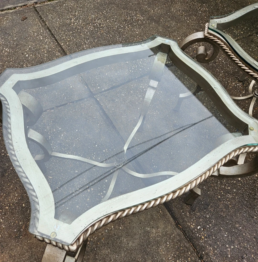 Beautiful expensive coffee table and 2 end tables - photo 3