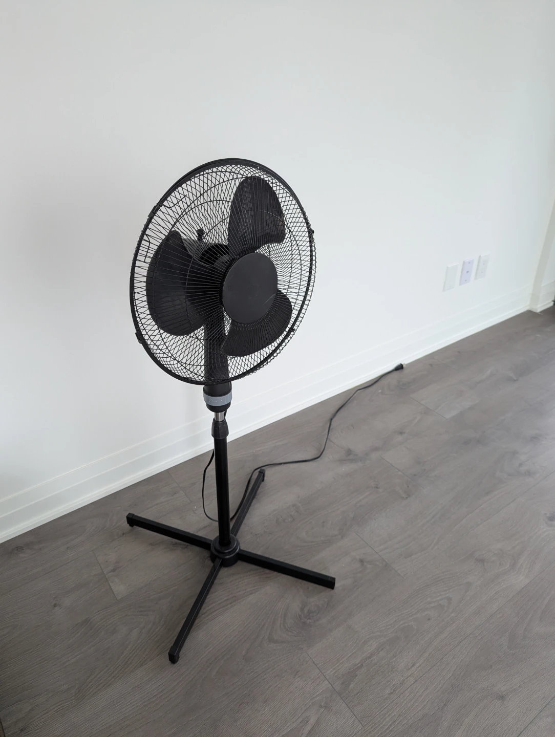 Black Stand Fan - photo 2