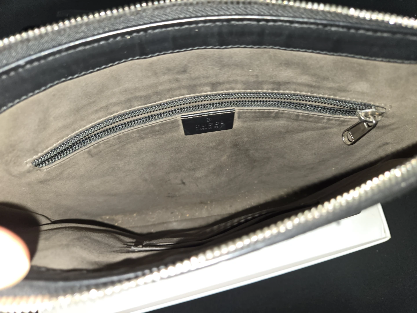 Gucci Signature Leather Messenger Bag - photo 2