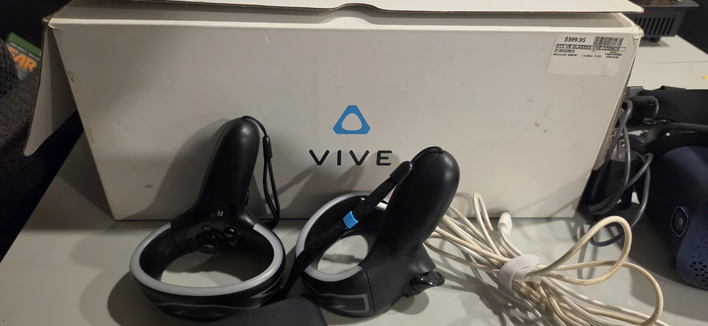 HTC Vive Cosmos VR System - photo 3