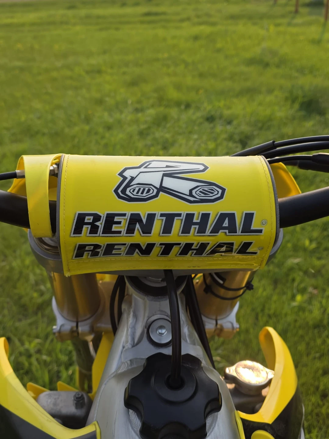 Suzuki RM-Z250 Dirt Bike - photo 3