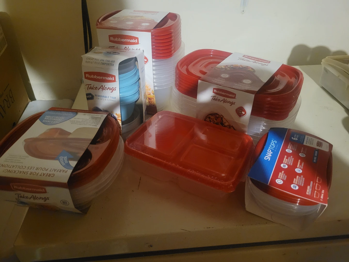 🏈 Assorted Rubbermaid Food Storage Containers