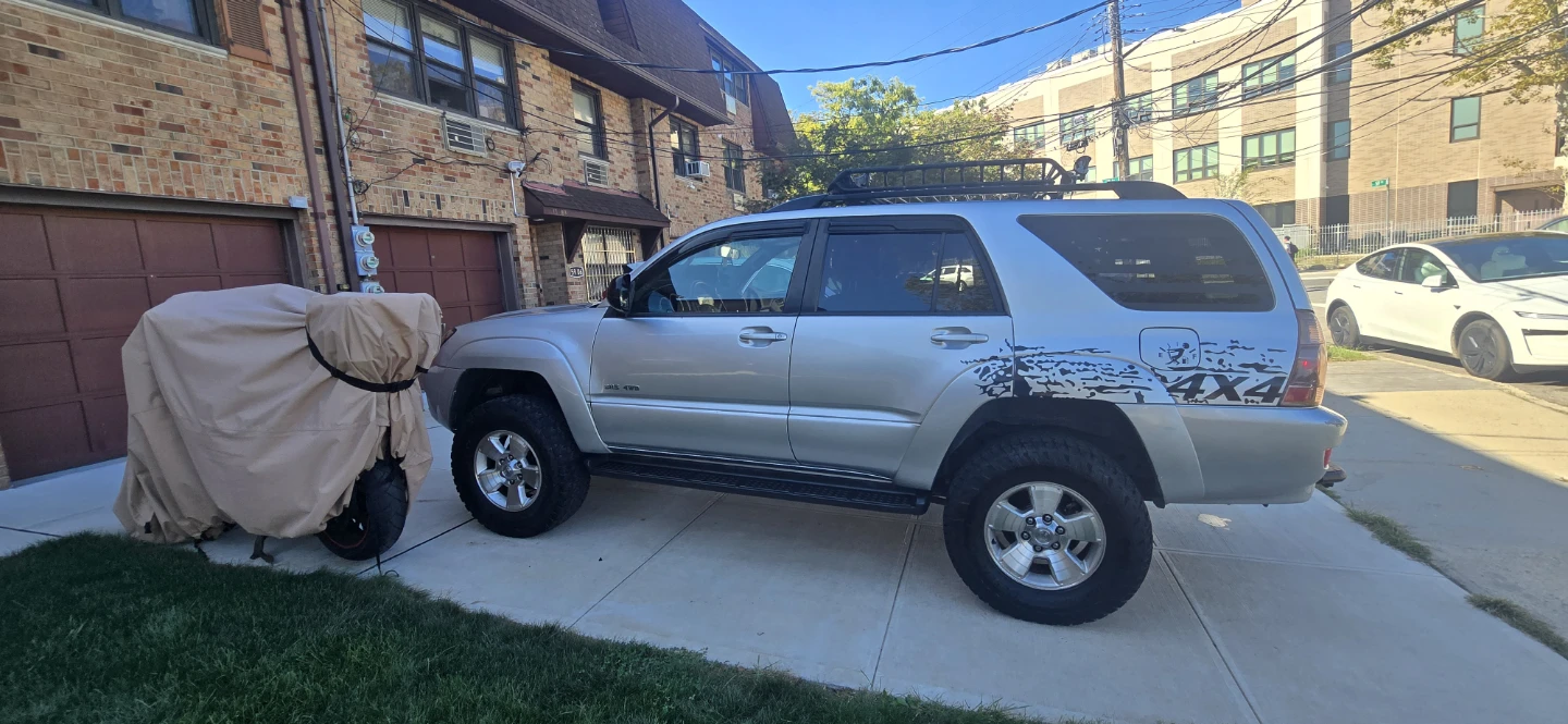 Toyota 4Runner SR5 4WD - photo 3