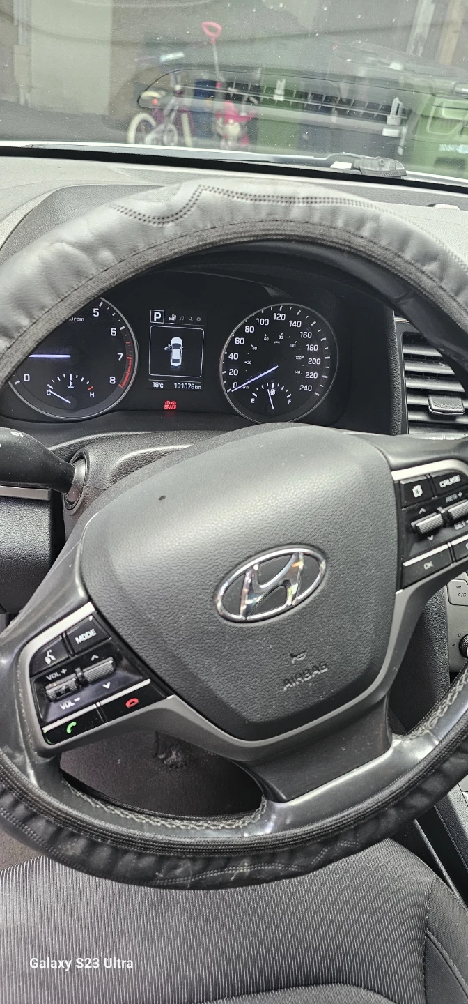 2018 Hyundai Elantra – Automatic - photo 5
