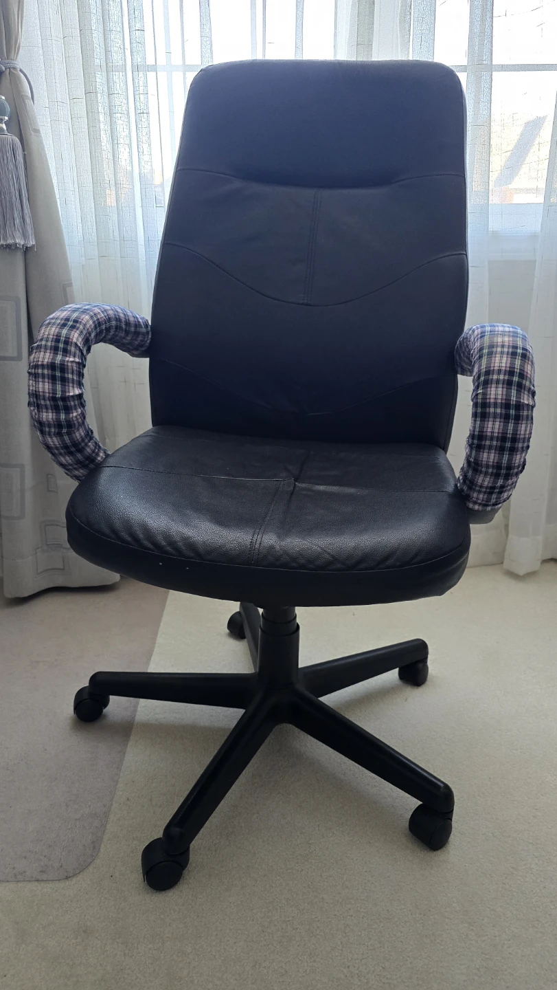 FREE FREE Black Office Chair with Plaid Arm Covers - photo 2