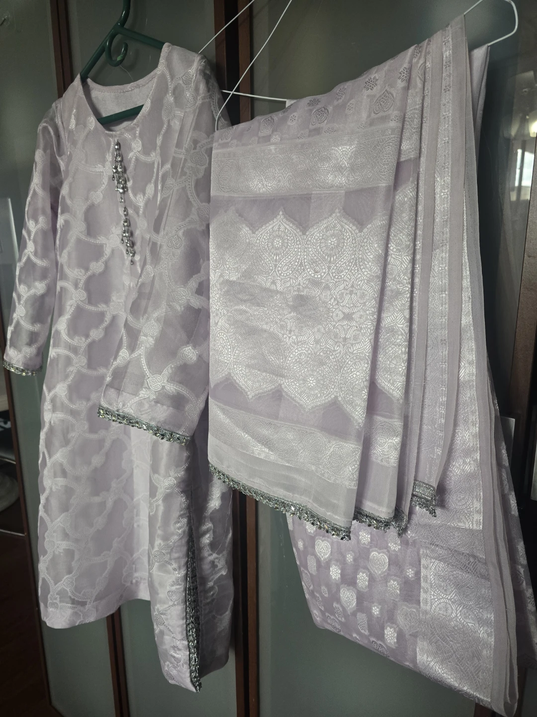 Lilac embroidered kurta and pants set with dupatta - photo 2