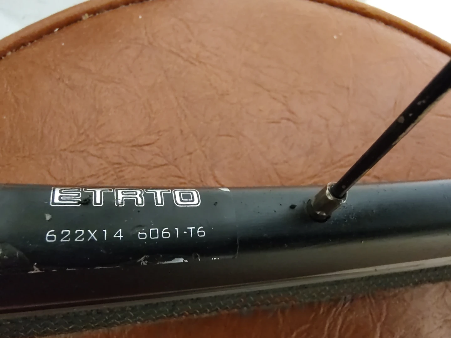 Flip/flop 700C bike wheel with Gatorskin Tire, downtown Toronto - photo 4