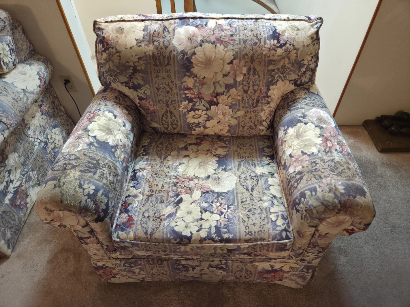 3 pce Floral pattern  sofa set with sofa bed - photo 2