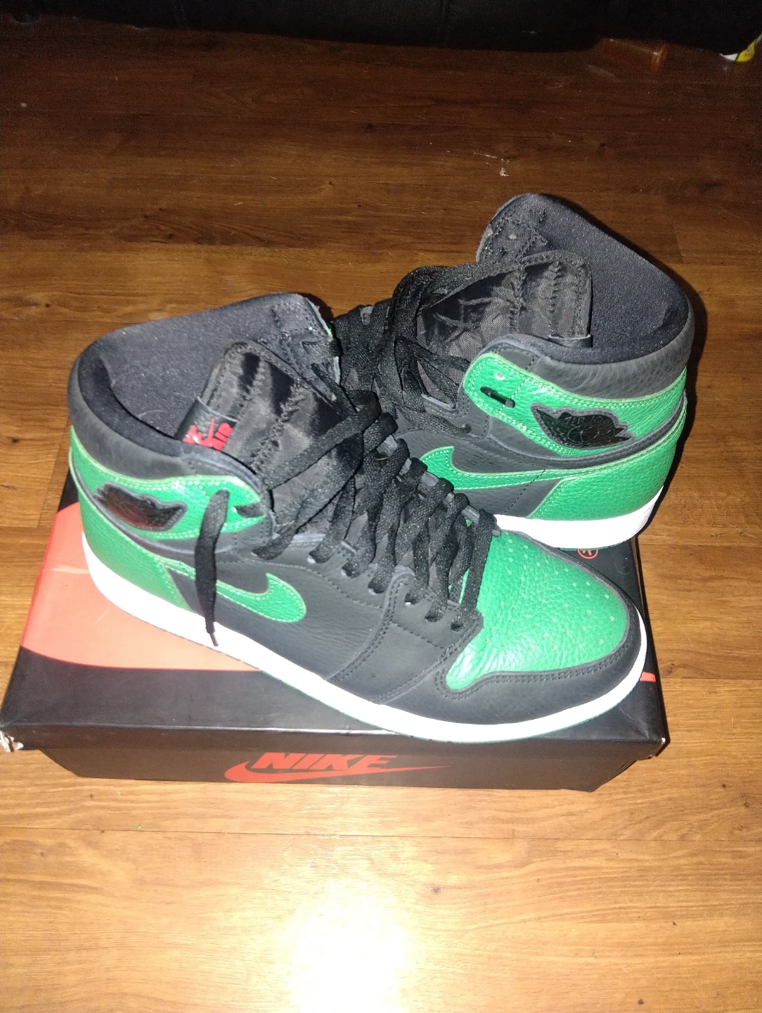 Nike Air Jordan 1 Retro High Pine Green