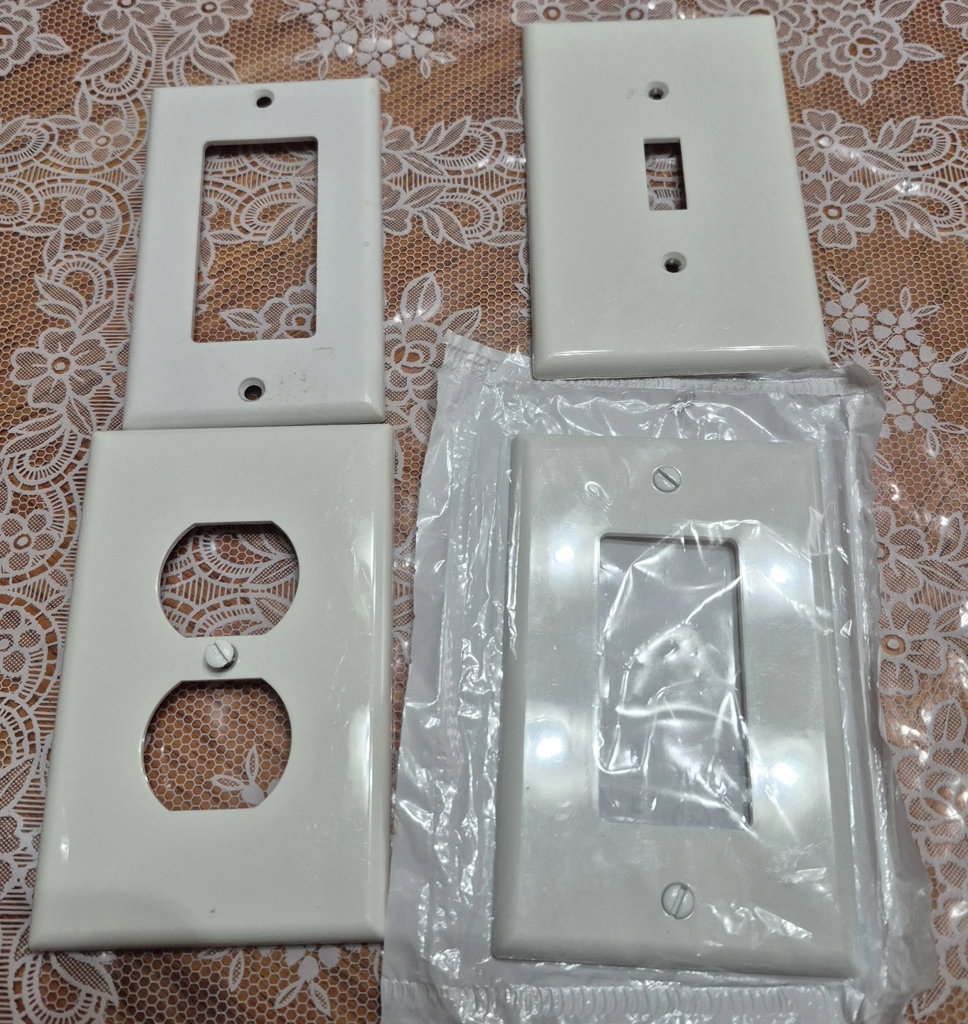 4Assorted White Wall Plate Covers one new