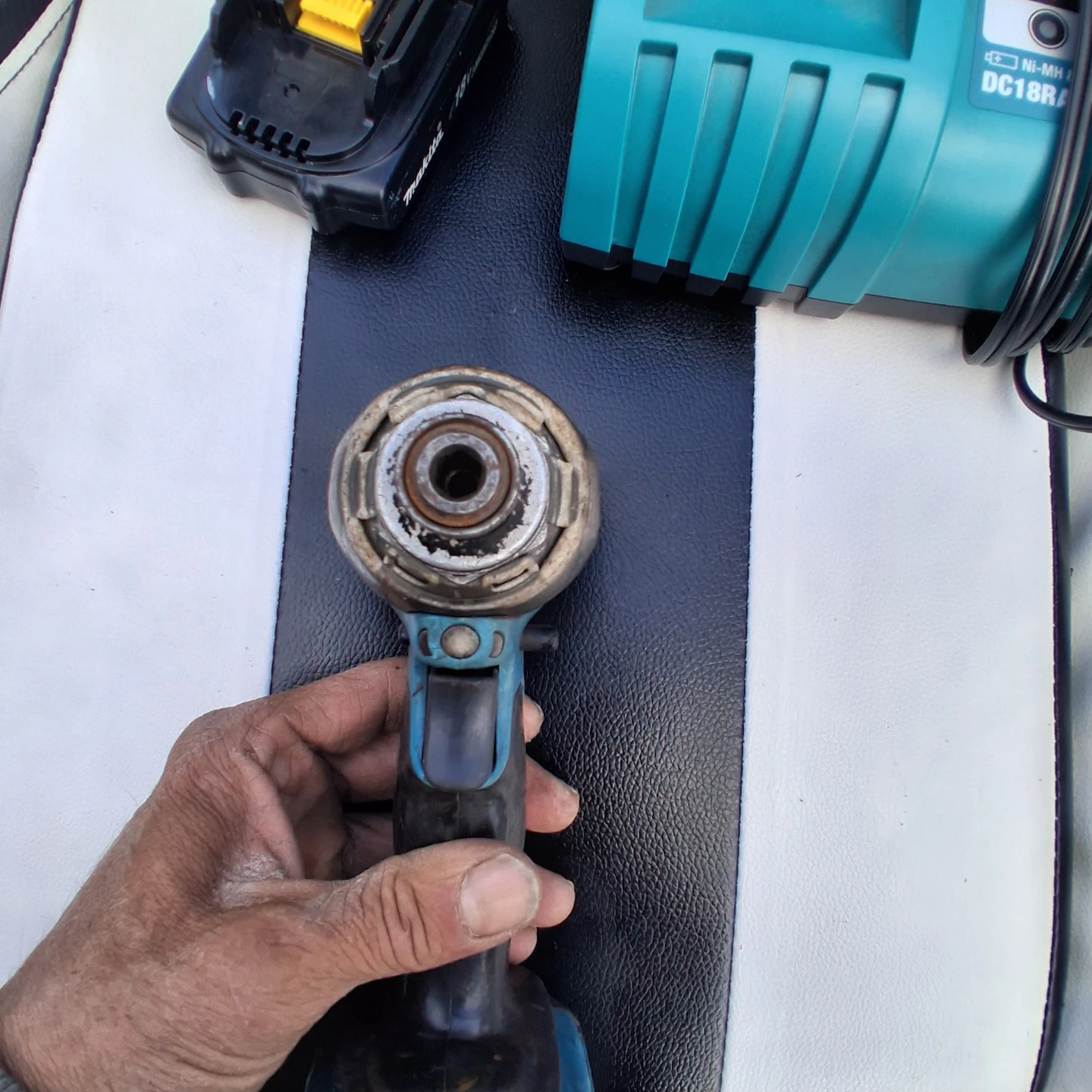Makita 18V Cordless Impact Driver with Charger and Battery - photo 5