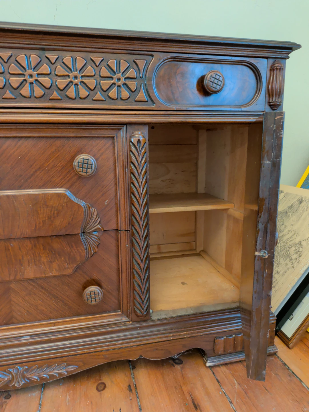 Antique Wooden Sideboard / Buffet with Carved Details - photo 4