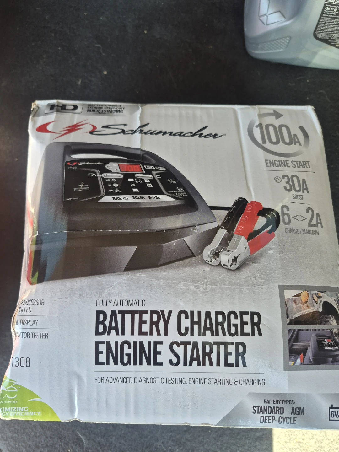 Schumacher SC1308 Battery Charger and Engine Starter - photo 2