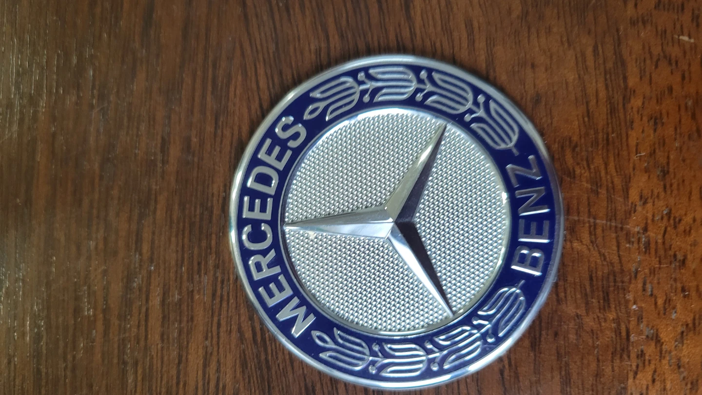 🏈 Mercedes-Benz Emblem Badge