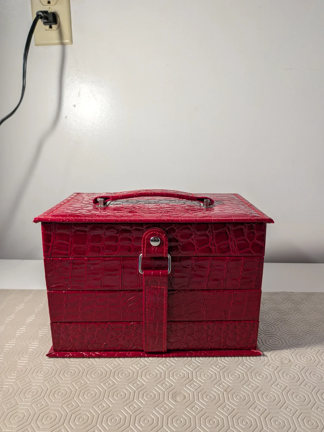 Red Faux Crocodile Cosmetic Train Case - photo 2