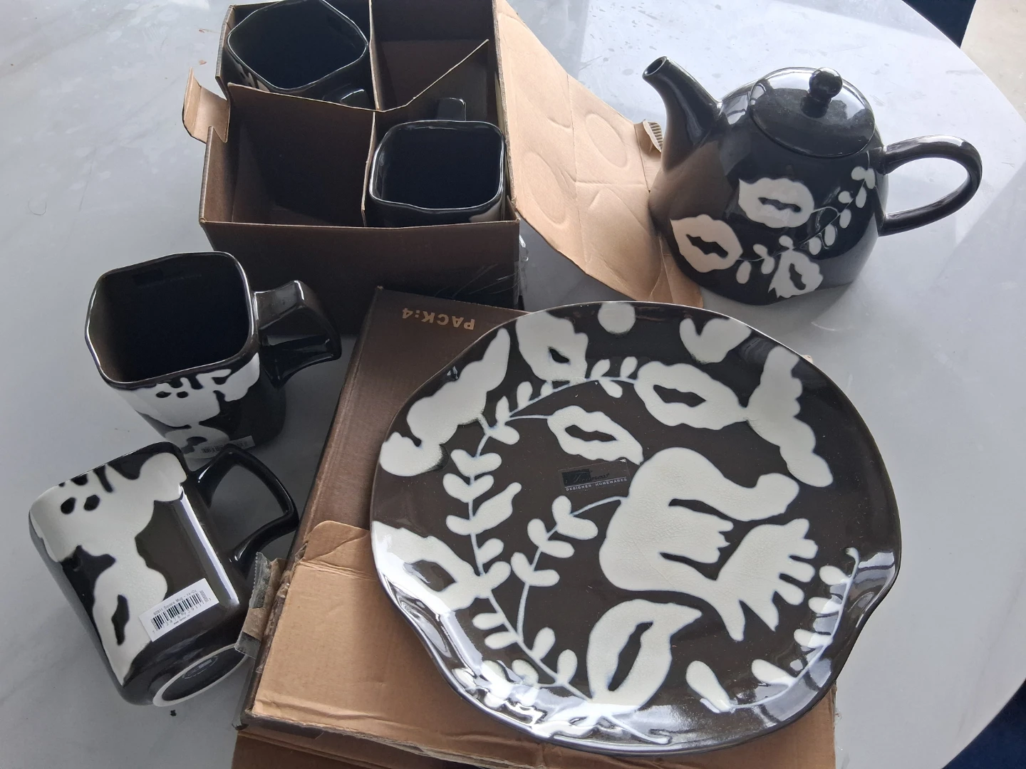 Tabletops Gallery Tea Set with 4 Square Mugs and dinner plates - photo 2