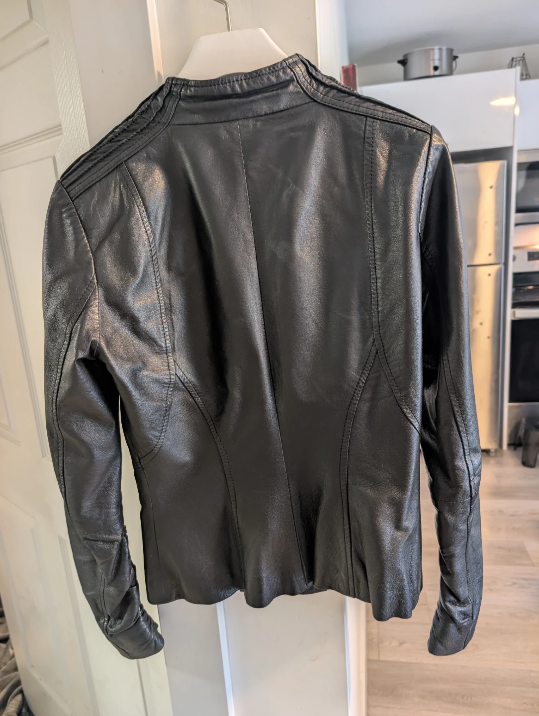 Danier Black Leather Jacket - photo 3
