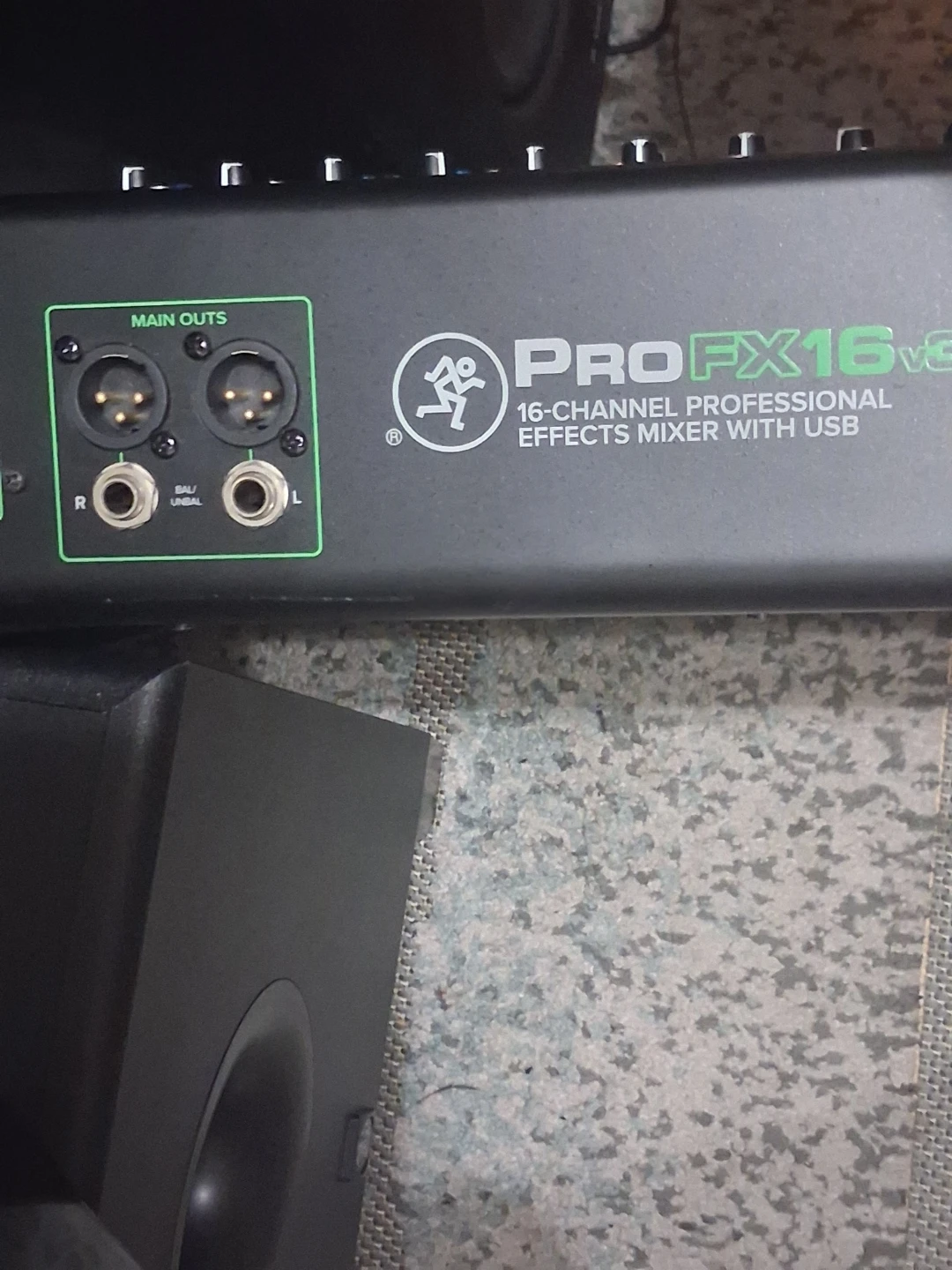 Mackie ProFX16v3 16-Channel Professional Effects Mixer - photo 2