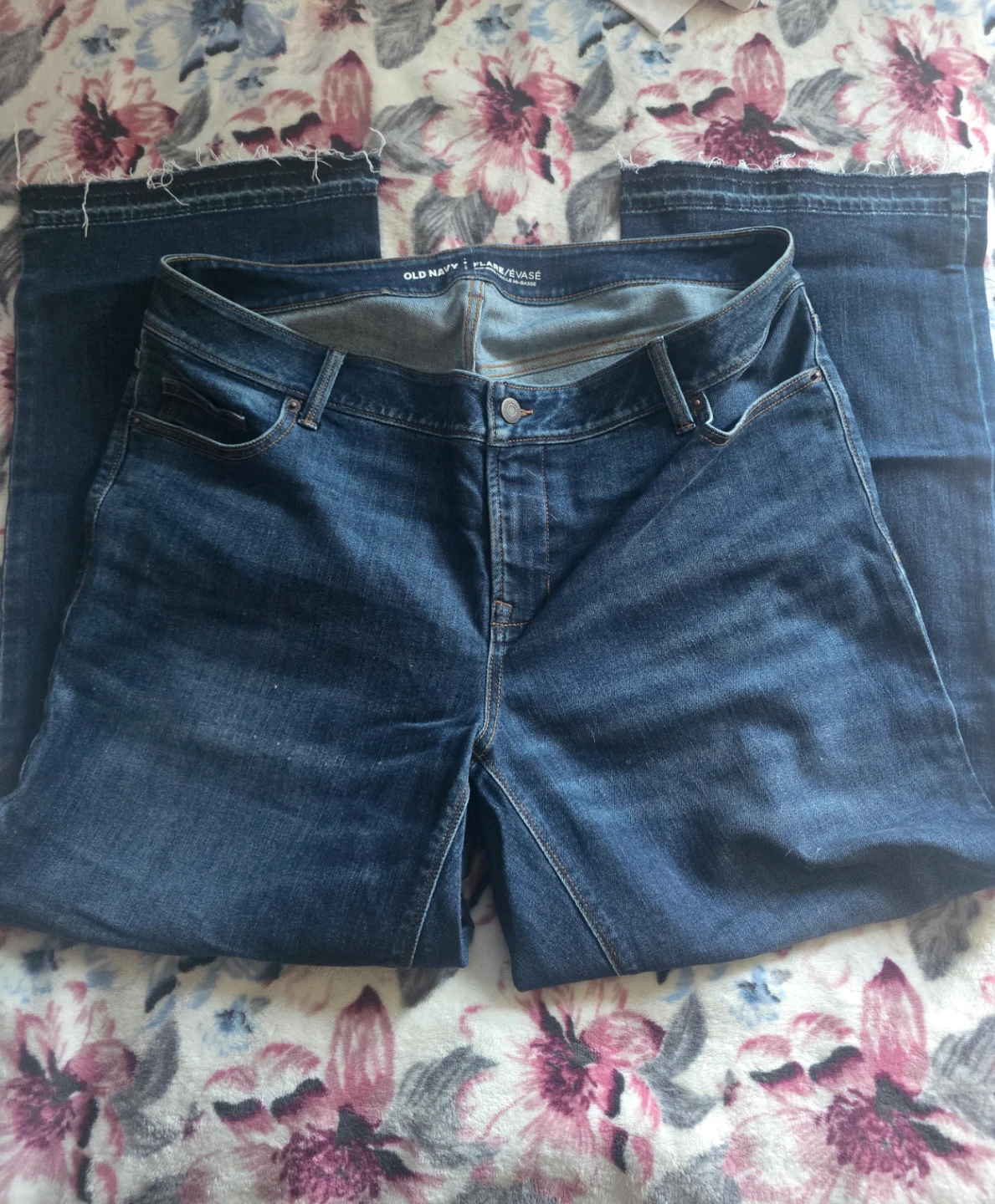 🏈Old Navy Mid-Rise Flare Jeans