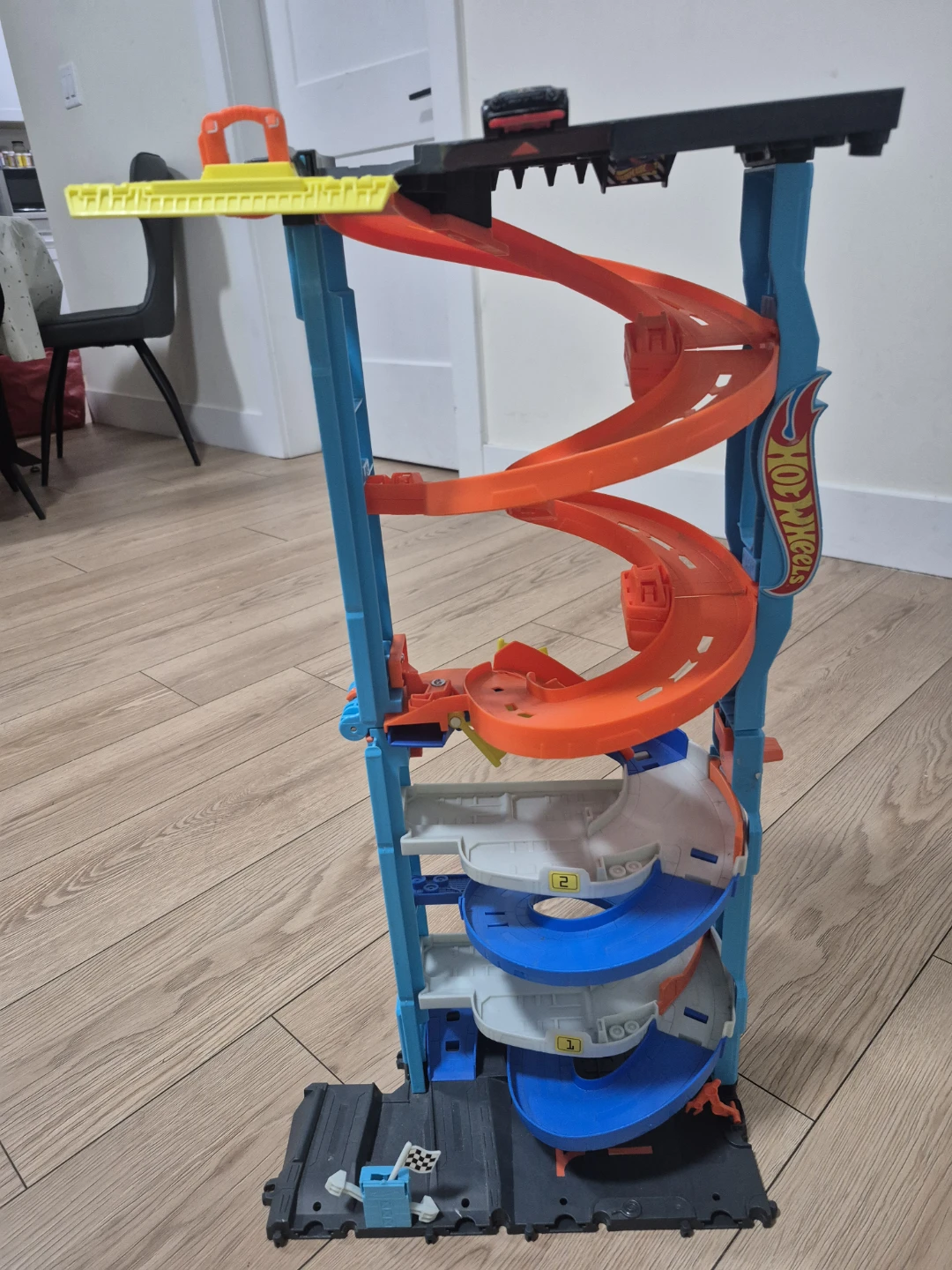Hot Wheels Spiral Stack-Up Playset - photo 2