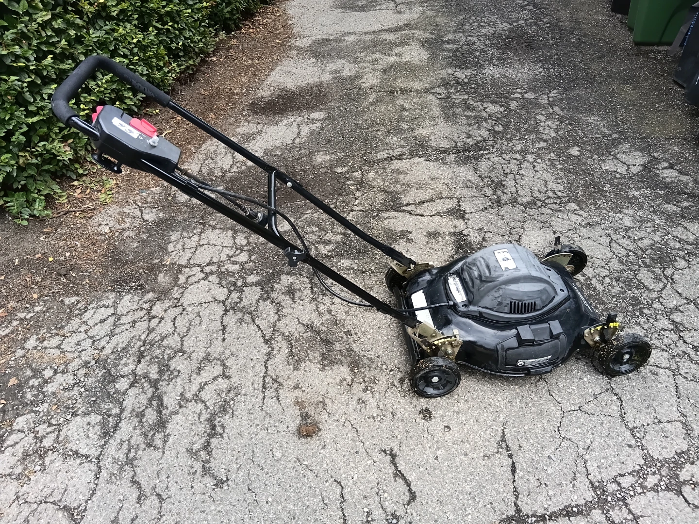 Black & Decker 18" Compact Mulching Electric Lawnmower