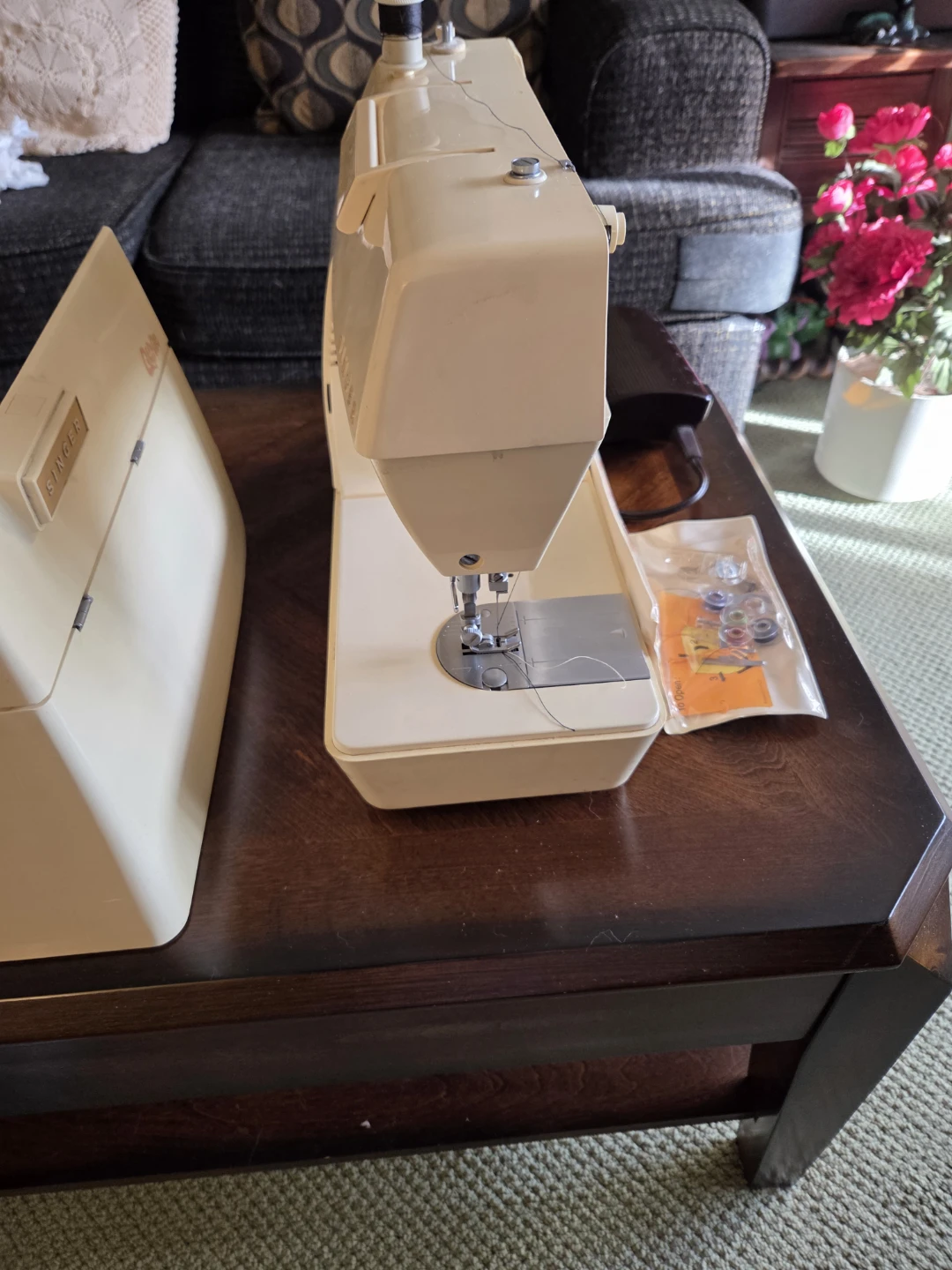 Singer Genie 354 Sewing Machine - photo 5