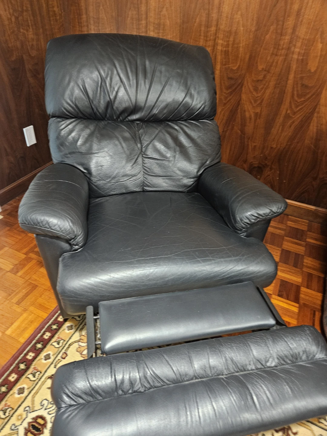 Black Leather Recliner - photo 2