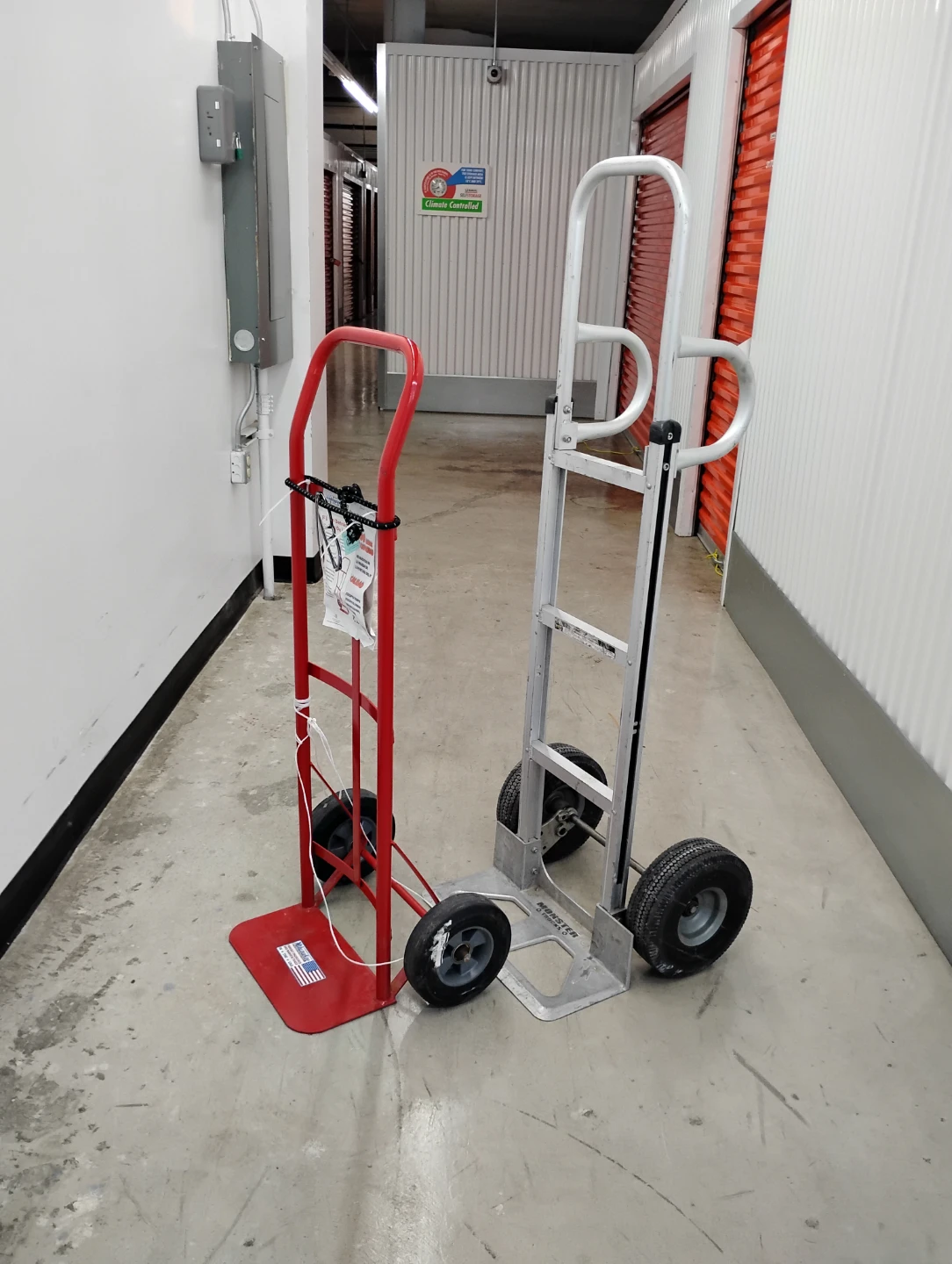 Two Hand Trucks - photo 2