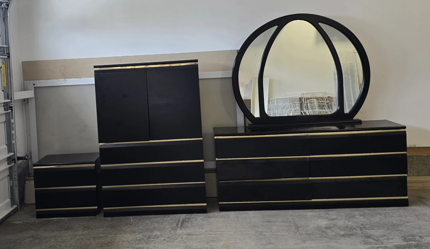Elegant Black & Gold Bedroom Set with Oversized Ornate Mirrorr - photo 4
