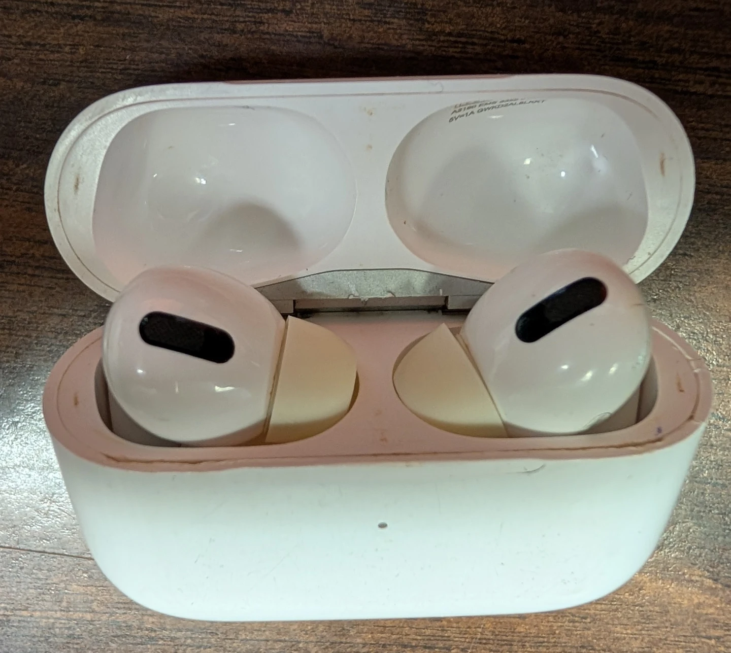 Apple AirPods Pro Gen1 Wireless Charging Case