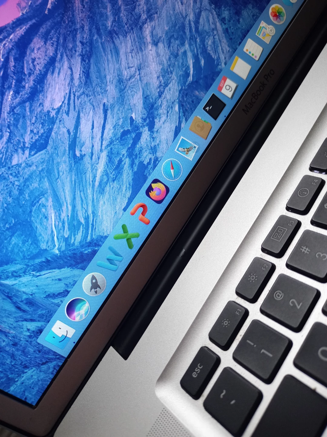 Apple MacBook Pro 17-inch Mid 2010 - photo 2