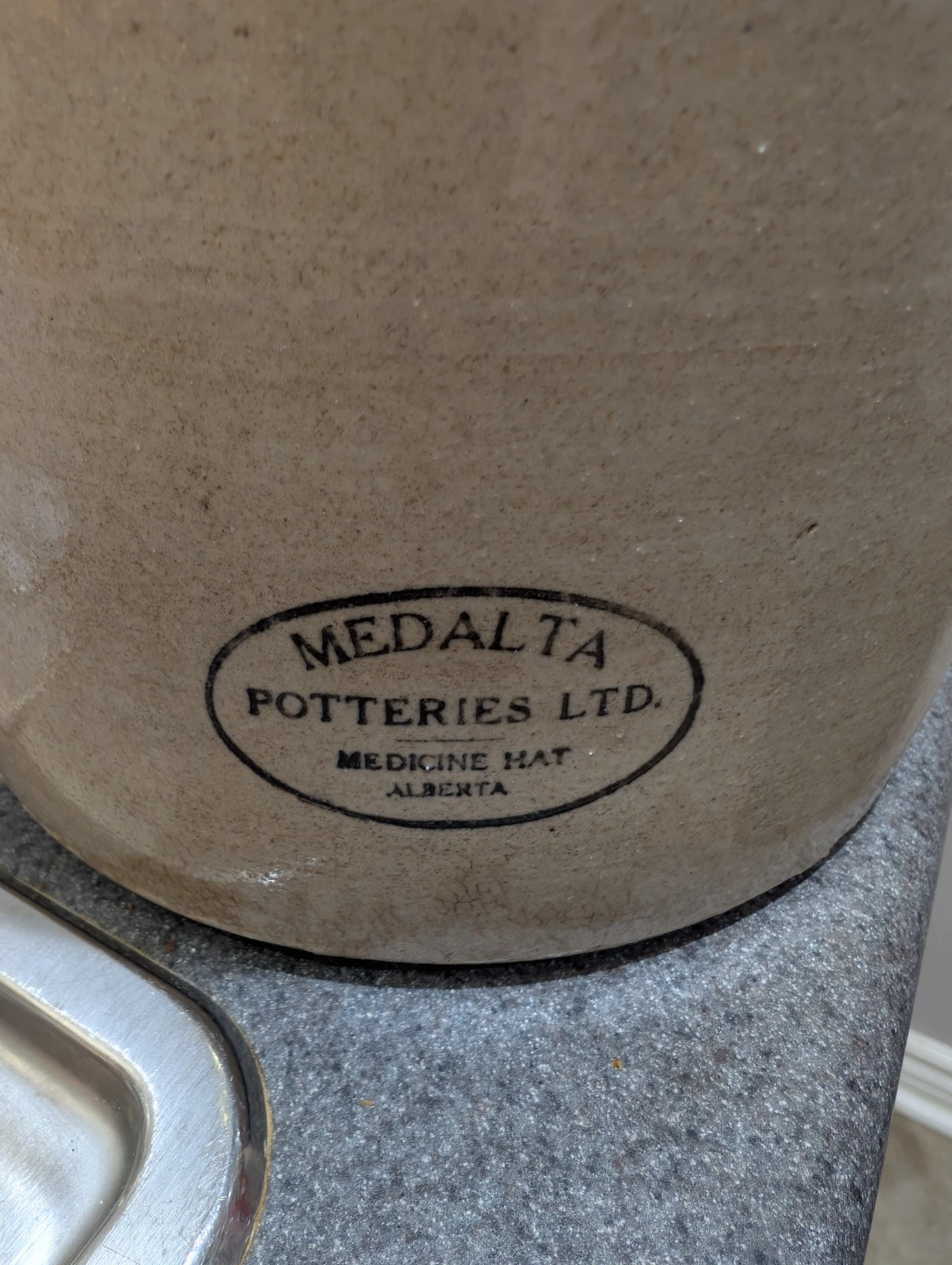 Vintage Medalta Potteries 2 Gallon Stoneware Crock - photo 2