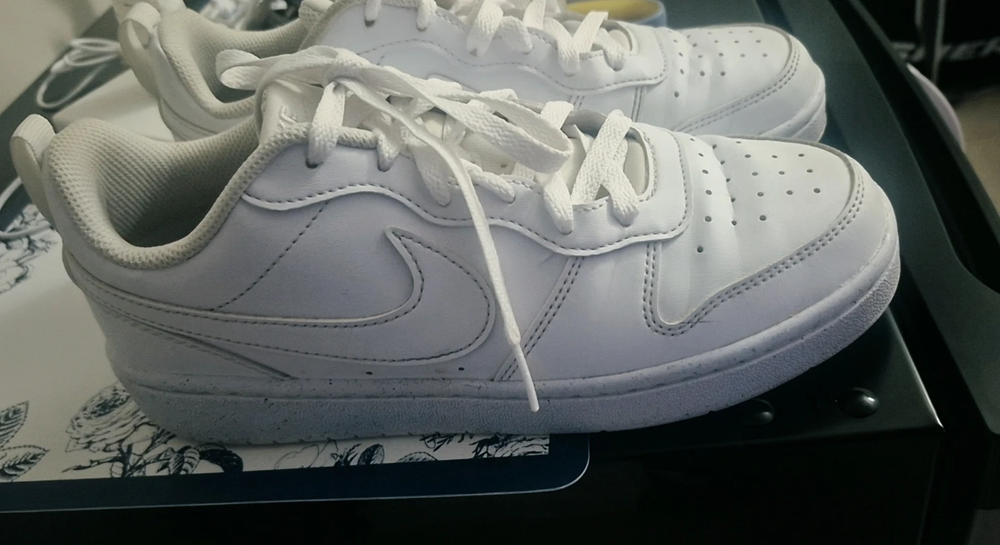 White Nike Sneakers - photo 3