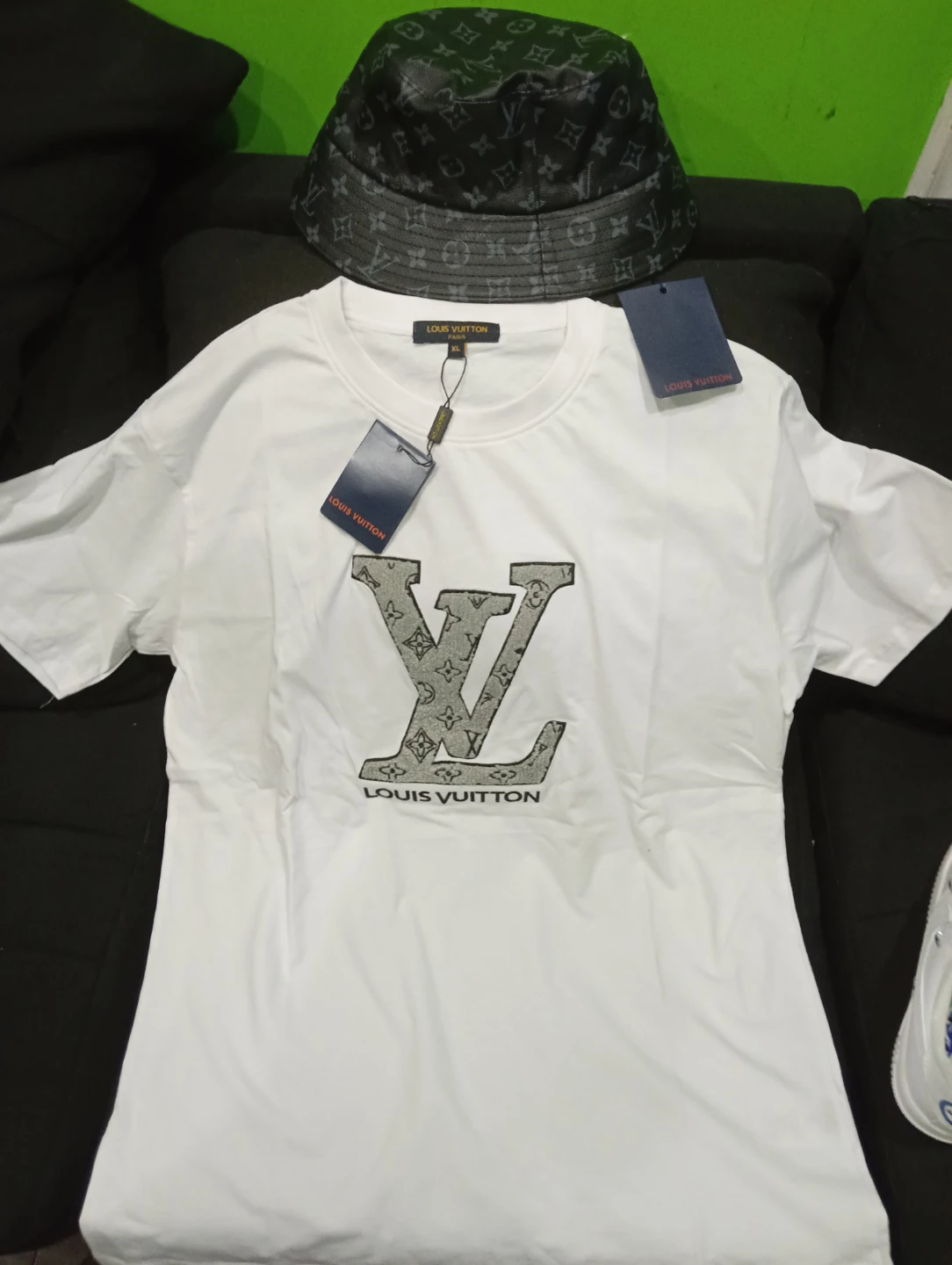 Louis Vuitton T-Shirt men's size XL and Bucket hat M - photo 4