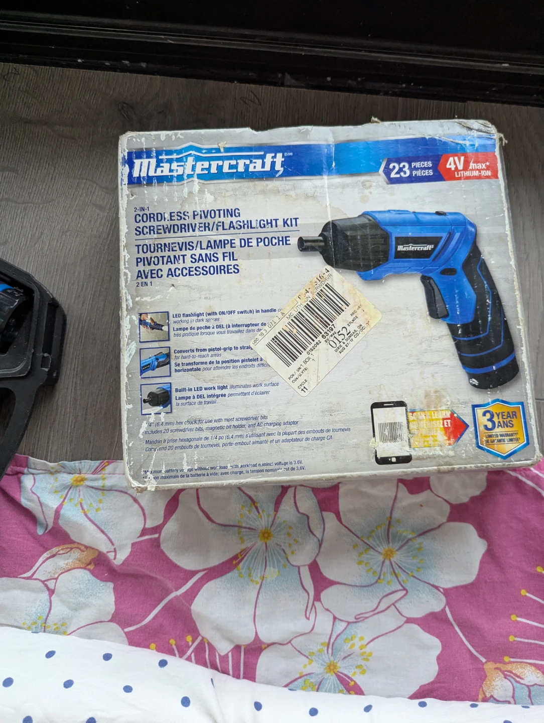 Mastercraft 4V Cordless Pivoting Screwdriver/Flashlight Kit - photo 2