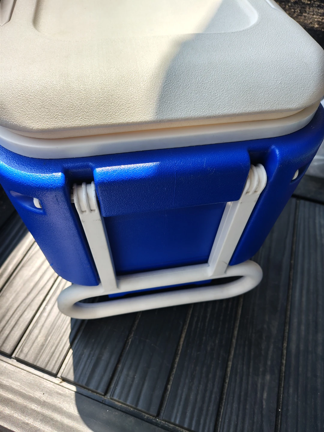 Igloo 38 qt cooler with wheels - photo 4