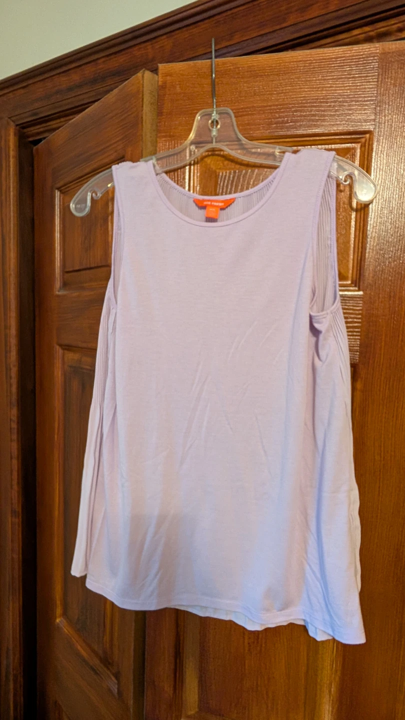Lightweight violet flowing top