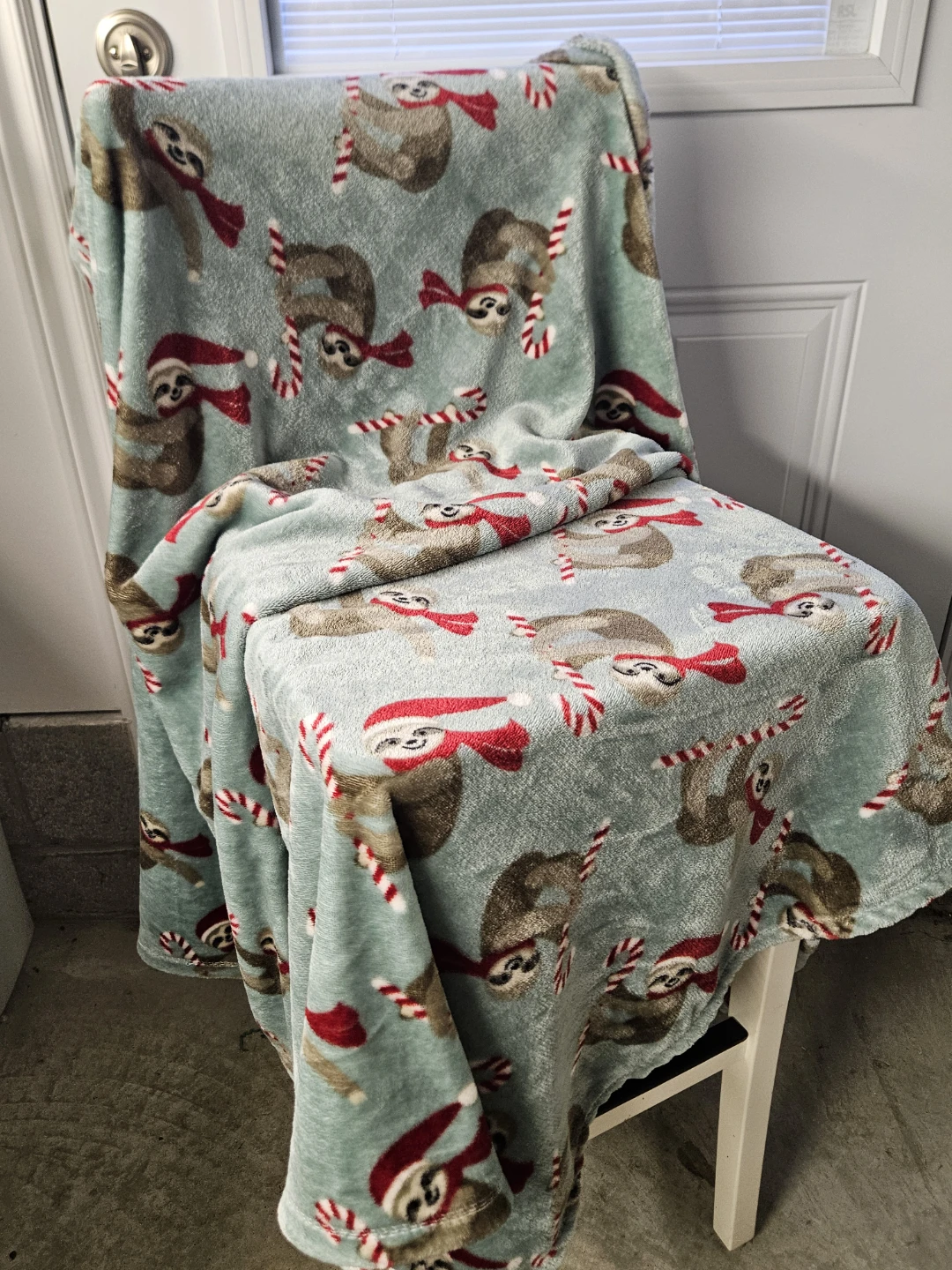 Christmas Sloth Print Throw Blanket - photo 3