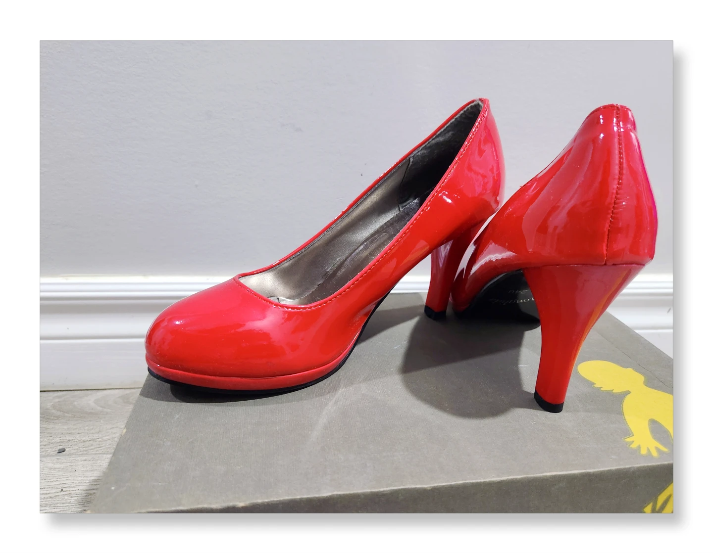 Red Patent Platform Pumps Size 7 - photo 2