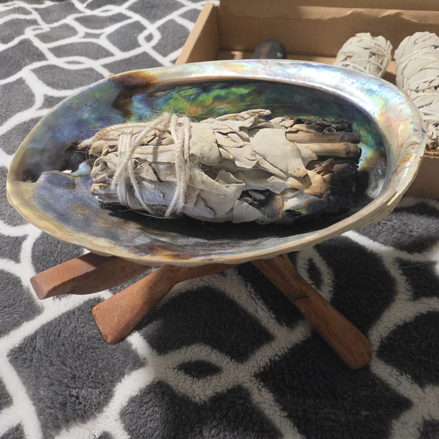 Sage Smudge Kit with Palo Santo and Abalone Shell - EUC - photo 2