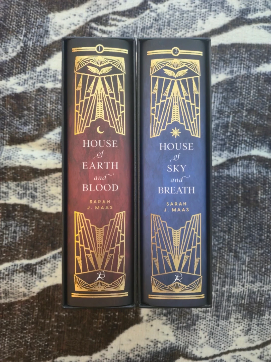Fairyloot Editions of Crescent City 1&2 - photo 3