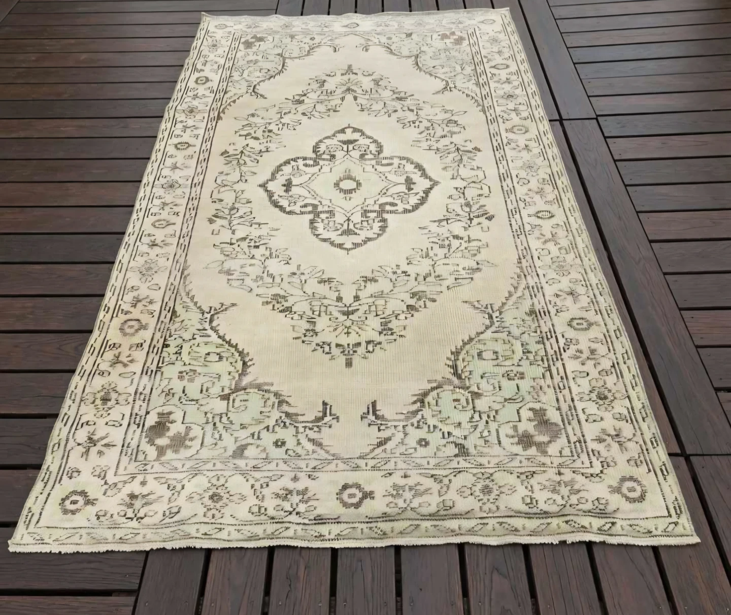 Large Vintage Turkish Area Rug ( 9'3 × 5'6)