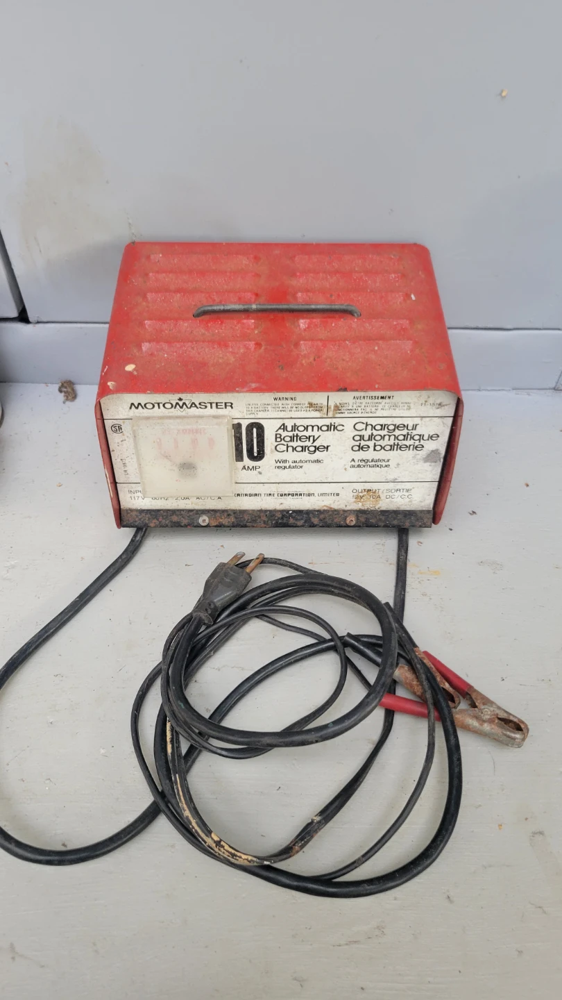 Motomaster 10 Amp 12V Automatic Battery Charger