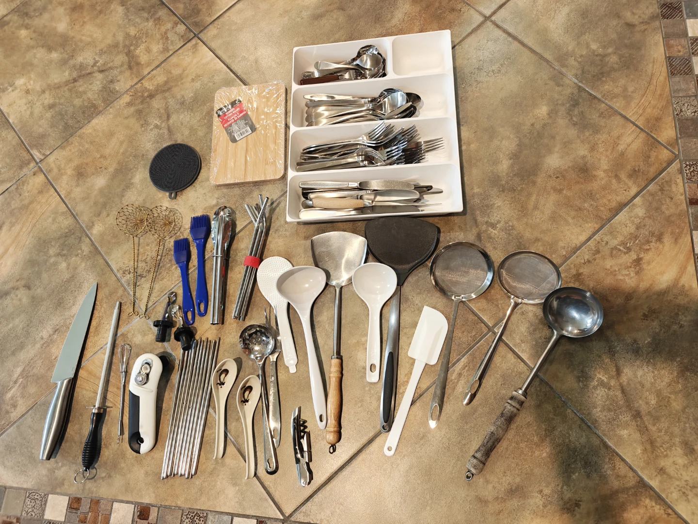 Large Kitchen Utensil & Cutlery Lot with Organizer Tray