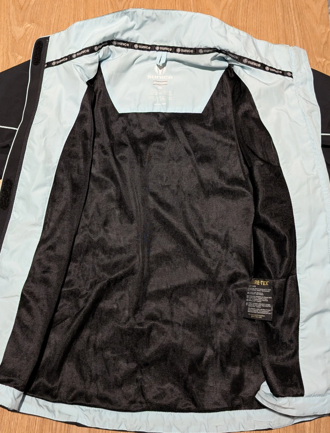 Like NEW: Sunice Women's Gore-Tex Hurricane Jacket - photo 5