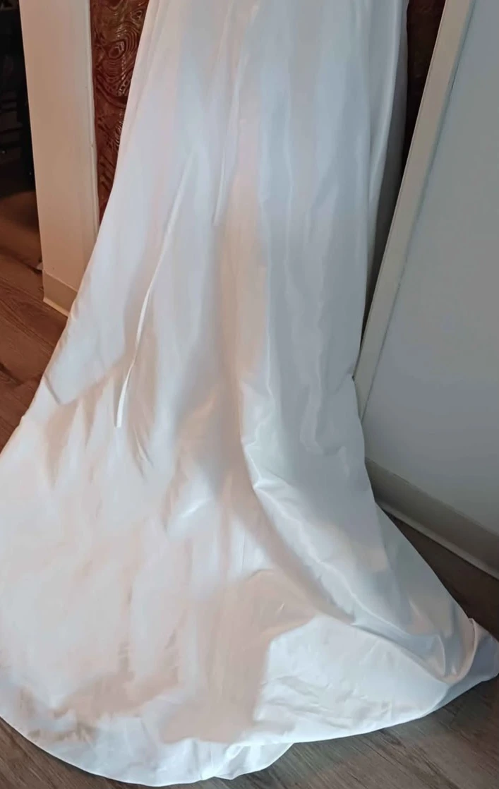 Size 10 - Maggie Sottero Classic Wedding Dress - photo 2