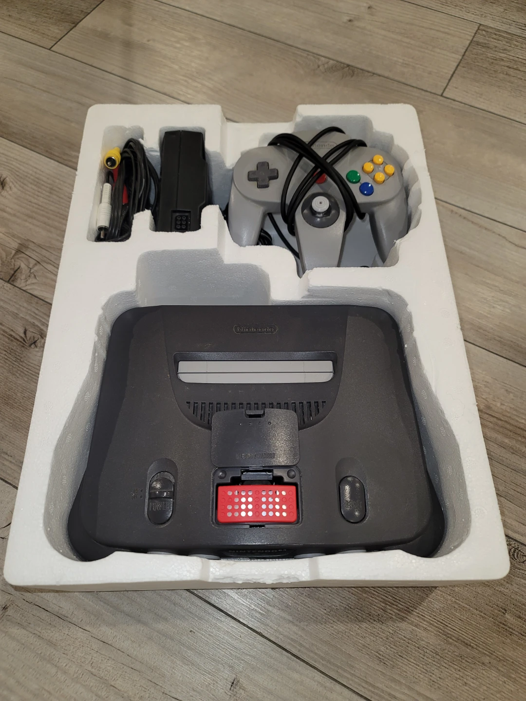 Nintendo 64 Complete Set in Original Box For Sale - photo 4